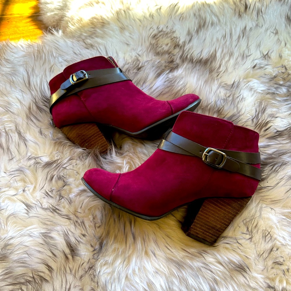 Suede ankle bootie by Carlos Santana size 9